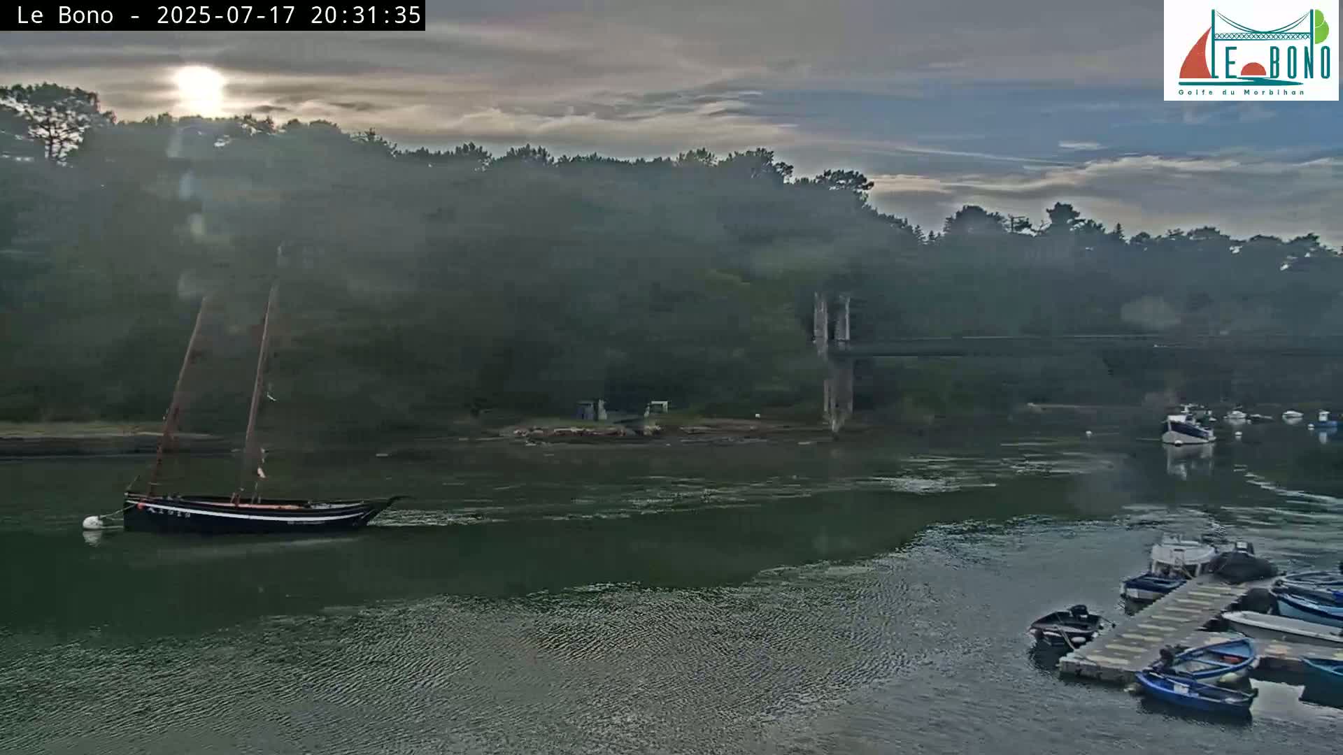 Riviere du Bono River & Le Bono Pont Joseph Le Brix (Pont Joseph Bridge) Live Cam - Vannes, Morbihan, Bretagne. France