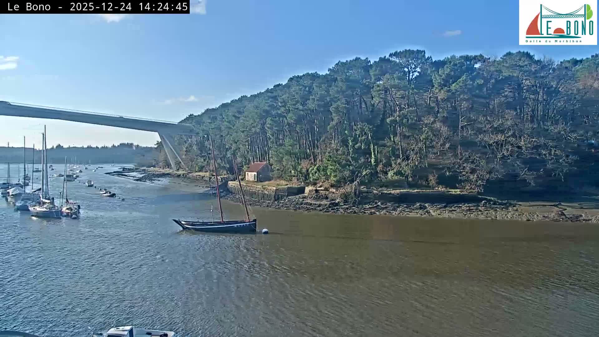 Riviere du Bono River & Le Bono Pont Joseph Le Brix (Pont Joseph Bridge) Live Cam - Vannes, Morbihan, Bretagne. France