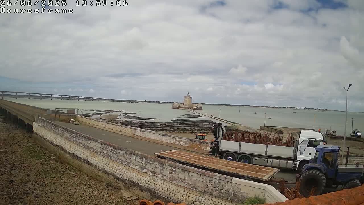 Bourcefranc-Le-Chaups Port & Fort Louvois Fortress Live Cam - Rochefort, Charente-Maritime, Nouvelle-Aquitaine, France