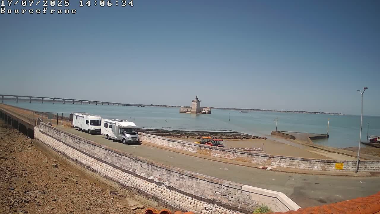 Bourcefranc-Le-Chaups Port & Fort Louvois Fortress Live Cam - Rochefort, Charente-Maritime, Nouvelle-Aquitaine, France