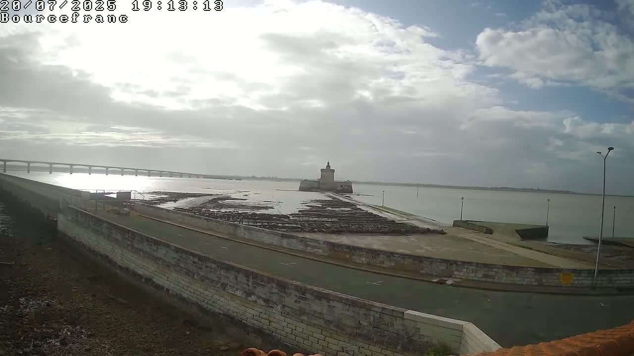 Bourcefranc-Le-Chaups Port & Fort Louvois Fortress Live Cam - Rochefort, Charente-Maritime, Nouvelle-Aquitaine, France