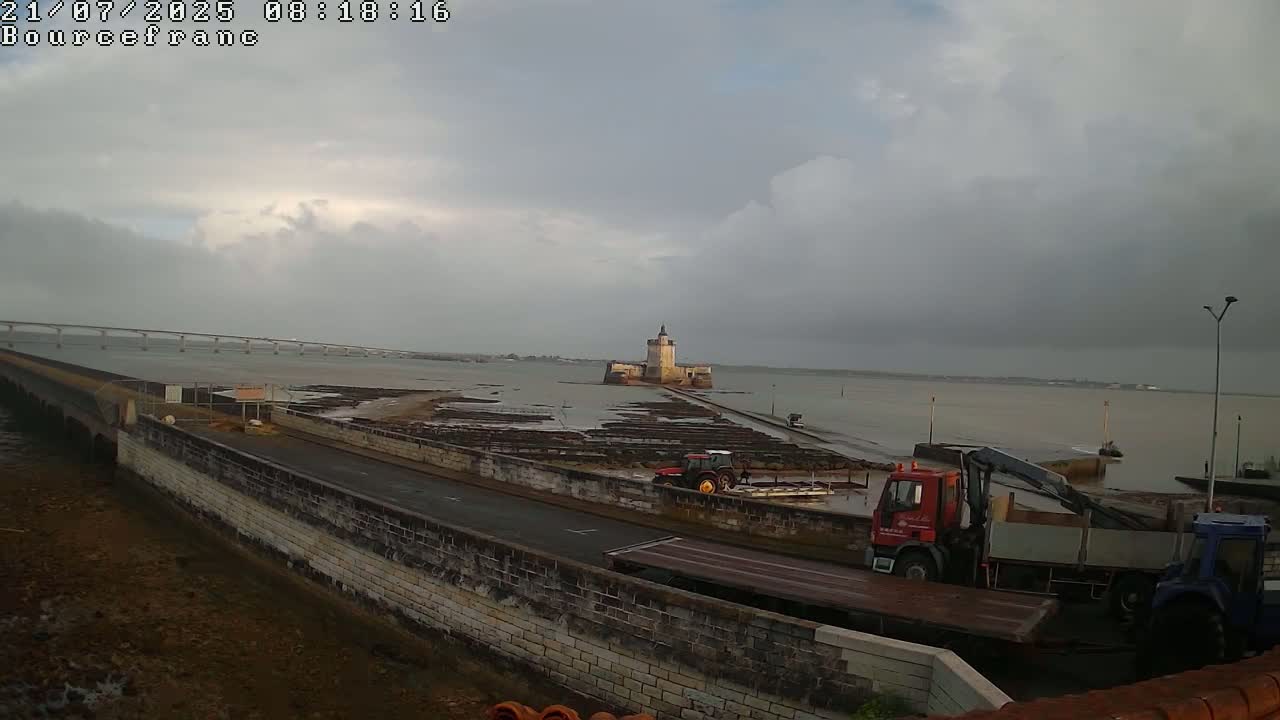 Bourcefranc-Le-Chaups Port & Fort Louvois Fortress Live Cam - Rochefort, Charente-Maritime, Nouvelle-Aquitaine, France