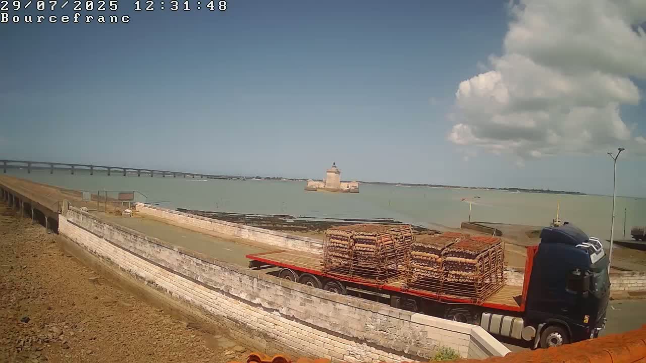 Bourcefranc-Le-Chaups Port & Fort Louvois Fortress Live Cam - Rochefort, Charente-Maritime, Nouvelle-Aquitaine, France