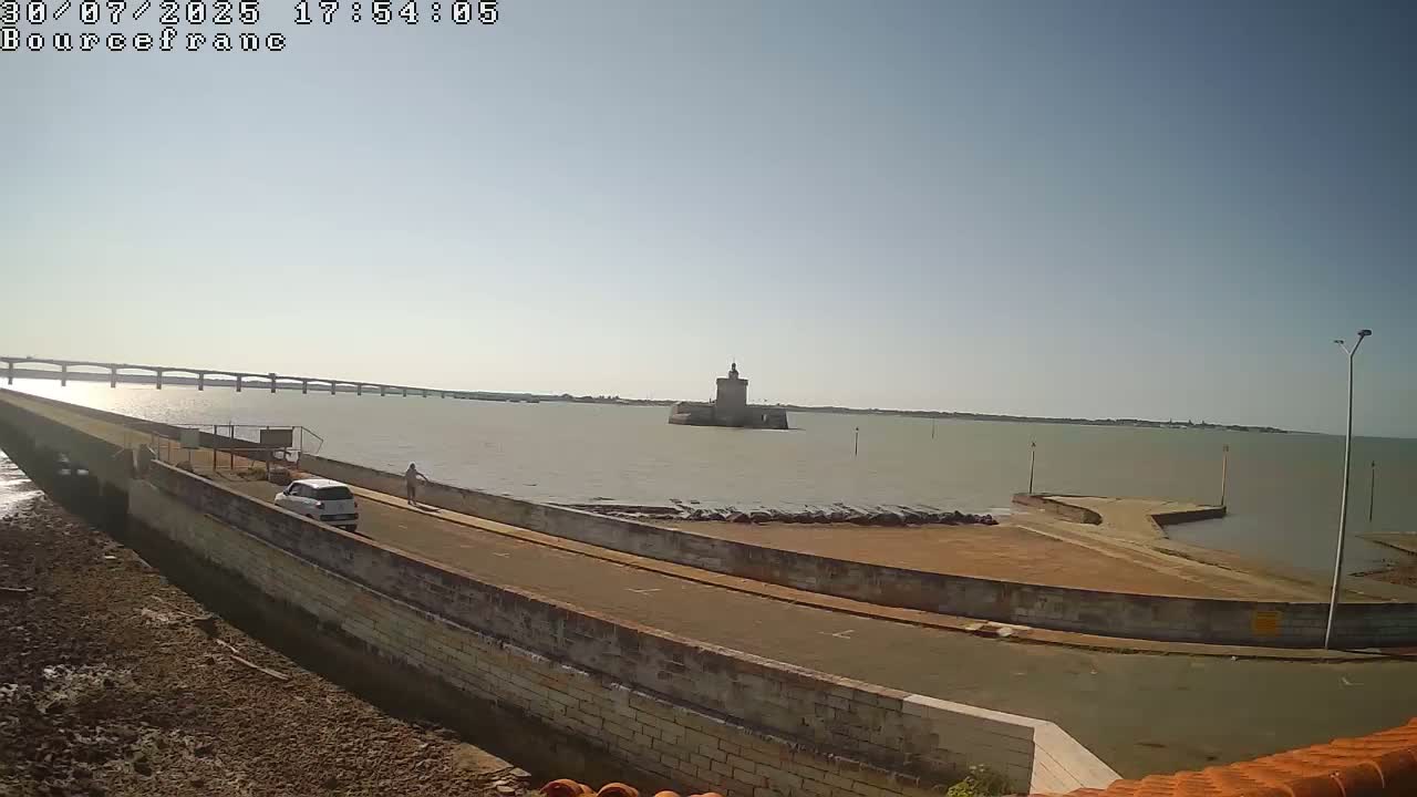 Bourcefranc-Le-Chaups Port & Fort Louvois Fortress Live Cam - Rochefort, Charente-Maritime, Nouvelle-Aquitaine, France