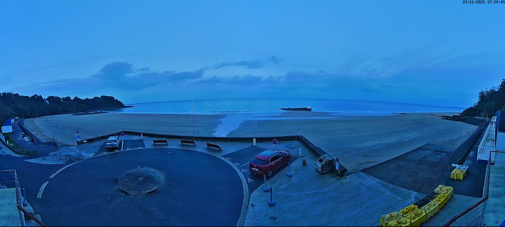 Etables-sur-Mer , Plage des Godelins Beach Live Cam - Saint-Brieuc, Cotes-d'Armor, Bretagne, france