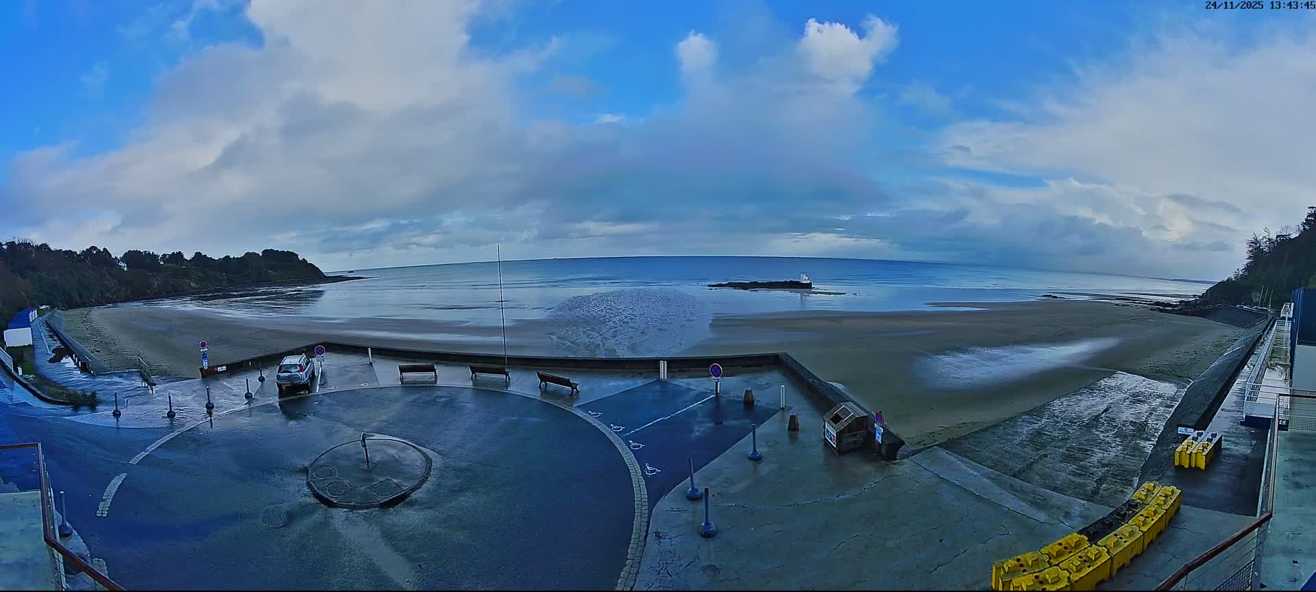 Etables-sur-Mer , Plage des Godelins Beach Live Cam - Saint-Brieuc, Cotes-d'Armor, Bretagne, france