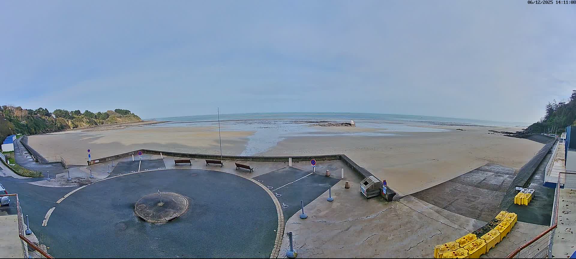 Etables-sur-Mer , Plage des Godelins Beach Live Cam - Saint-Brieuc, Cotes-d'Armor, Bretagne, france