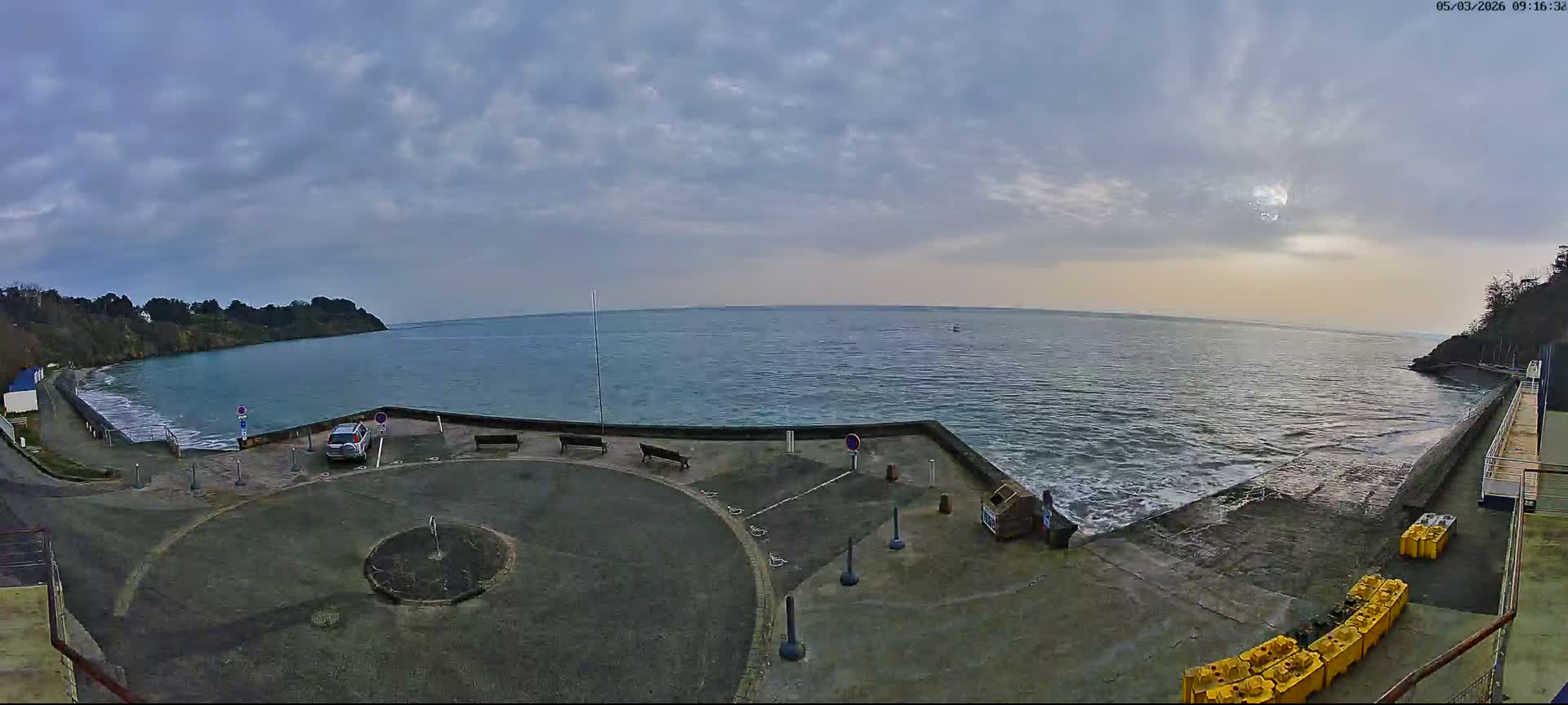 Etables-sur-Mer , Plage des Godelins Beach Live Cam - Saint-Brieuc, Cotes-d'Armor, Bretagne, france