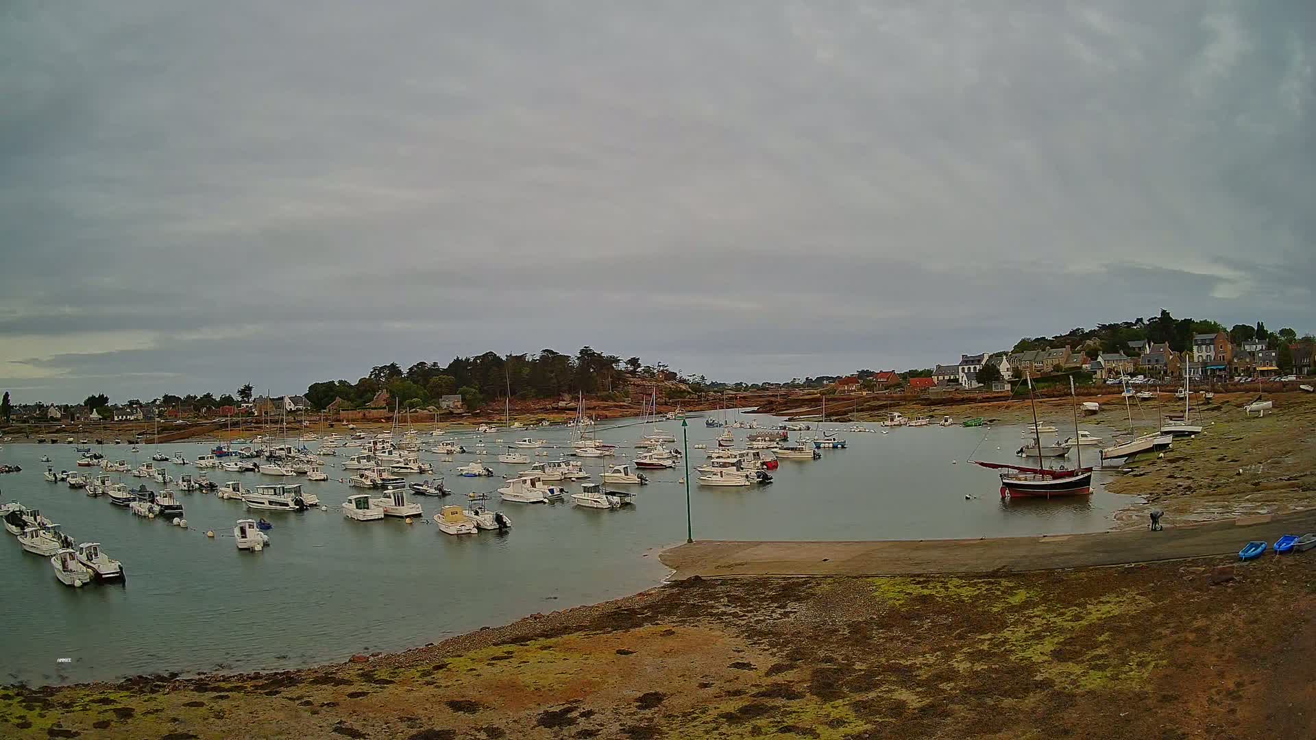 Port de Ploumanac'h Saint Perros-Guirec City View  Live Cam - Lannion, Cotes-d'Armor, Bretagne, France