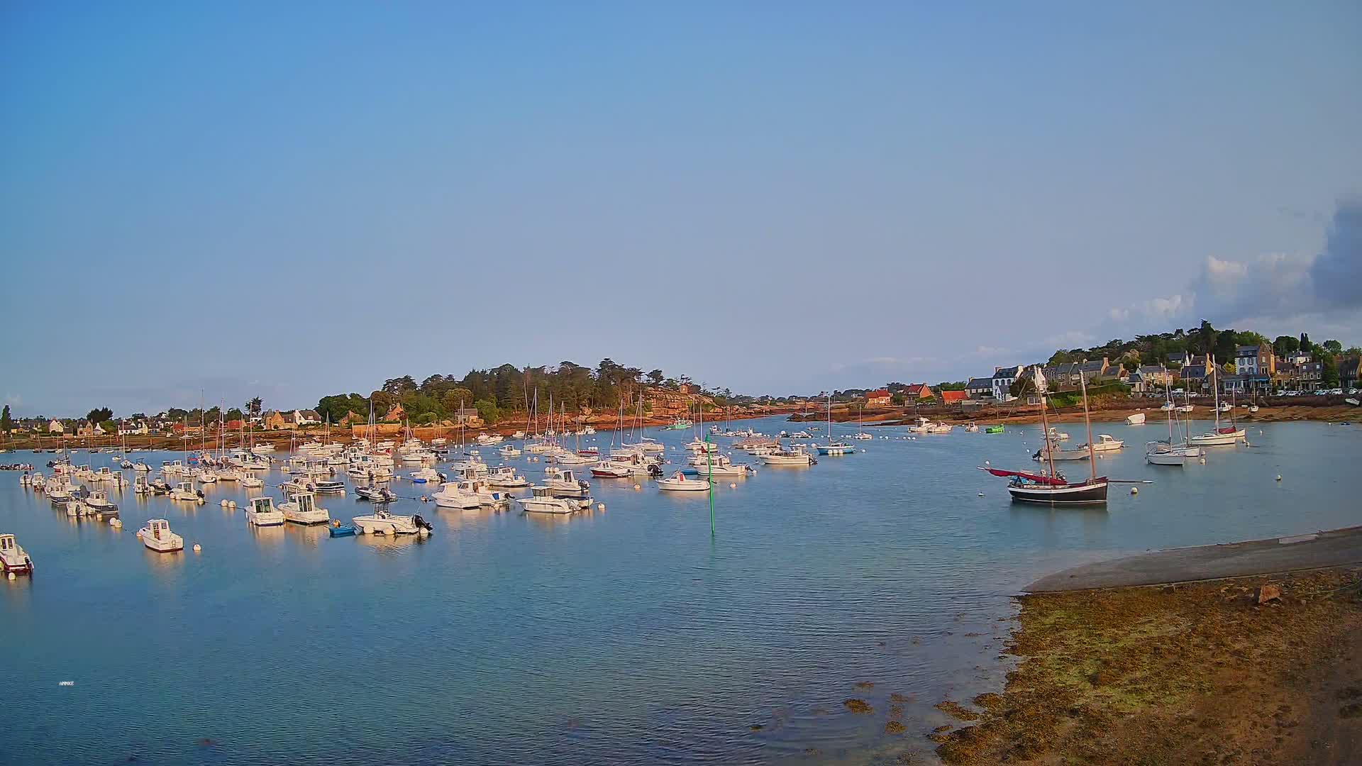 Port de Ploumanac'h Saint Perros-Guirec City View  Live Cam - Lannion, Cotes-d'Armor, Bretagne, France