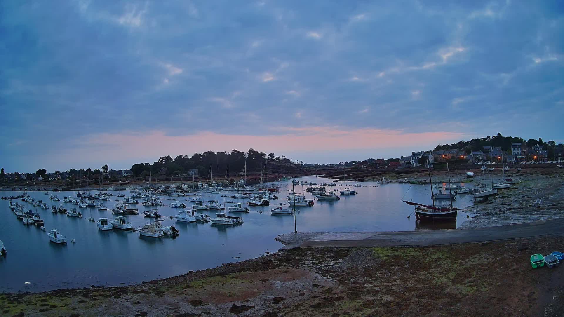Port de Ploumanac'h Saint Perros-Guirec City View  Live Cam - Lannion, Cotes-d'Armor, Bretagne, France