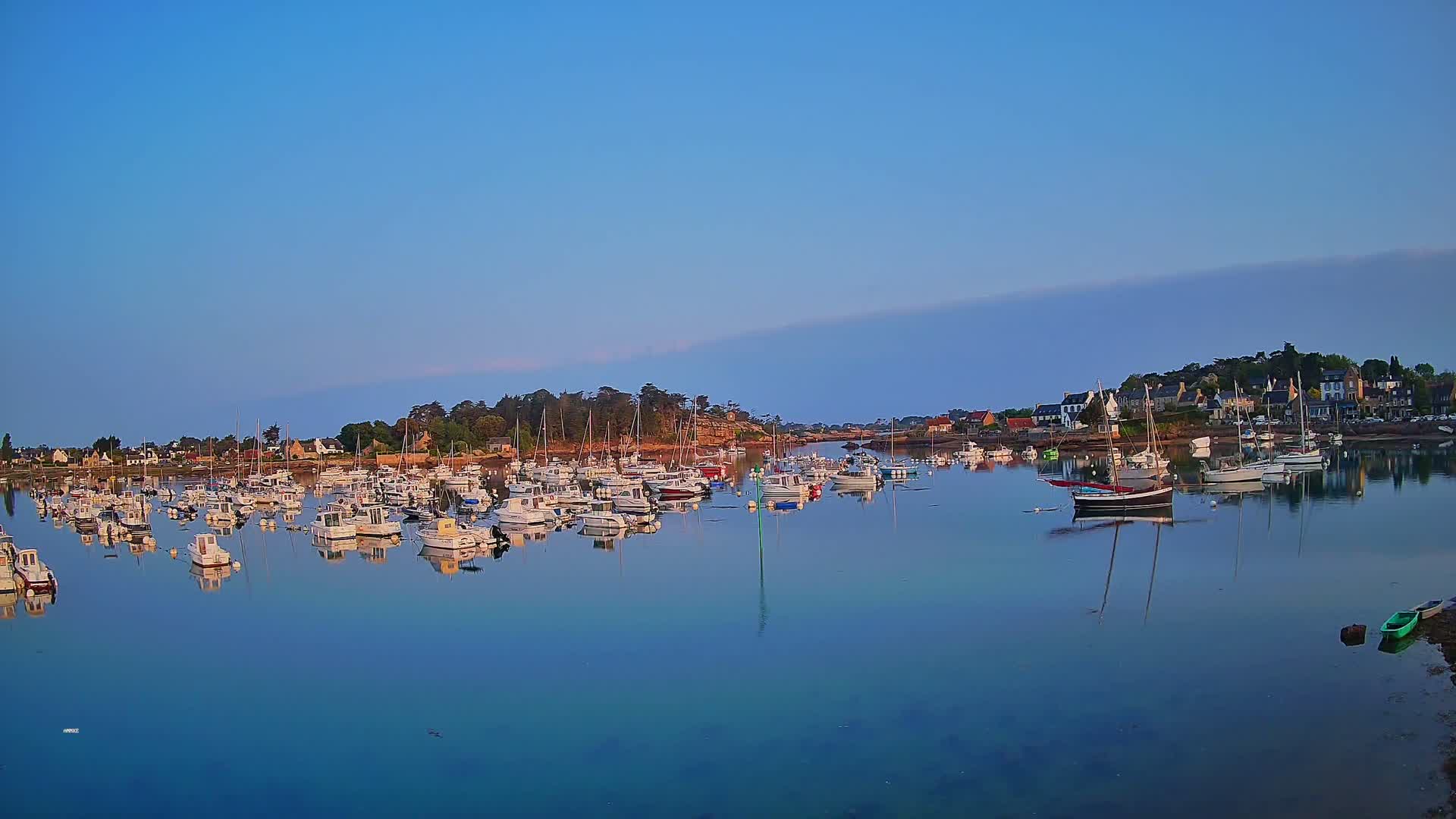 Port de Ploumanac'h Saint Perros-Guirec City View  Live Cam - Lannion, Cotes-d'Armor, Bretagne, France
