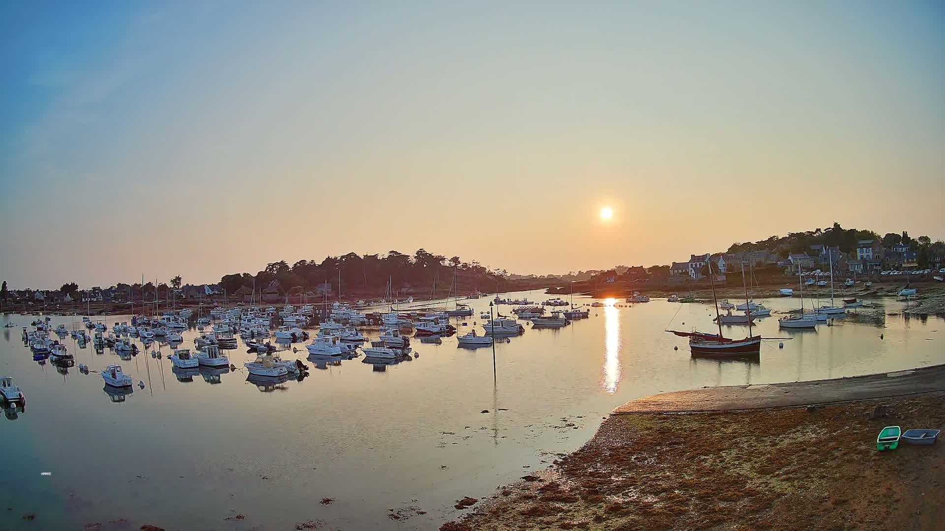 Port de Ploumanac'h Saint Perros-Guirec City View  Live Cam - Lannion, Cotes-d'Armor, Bretagne, France