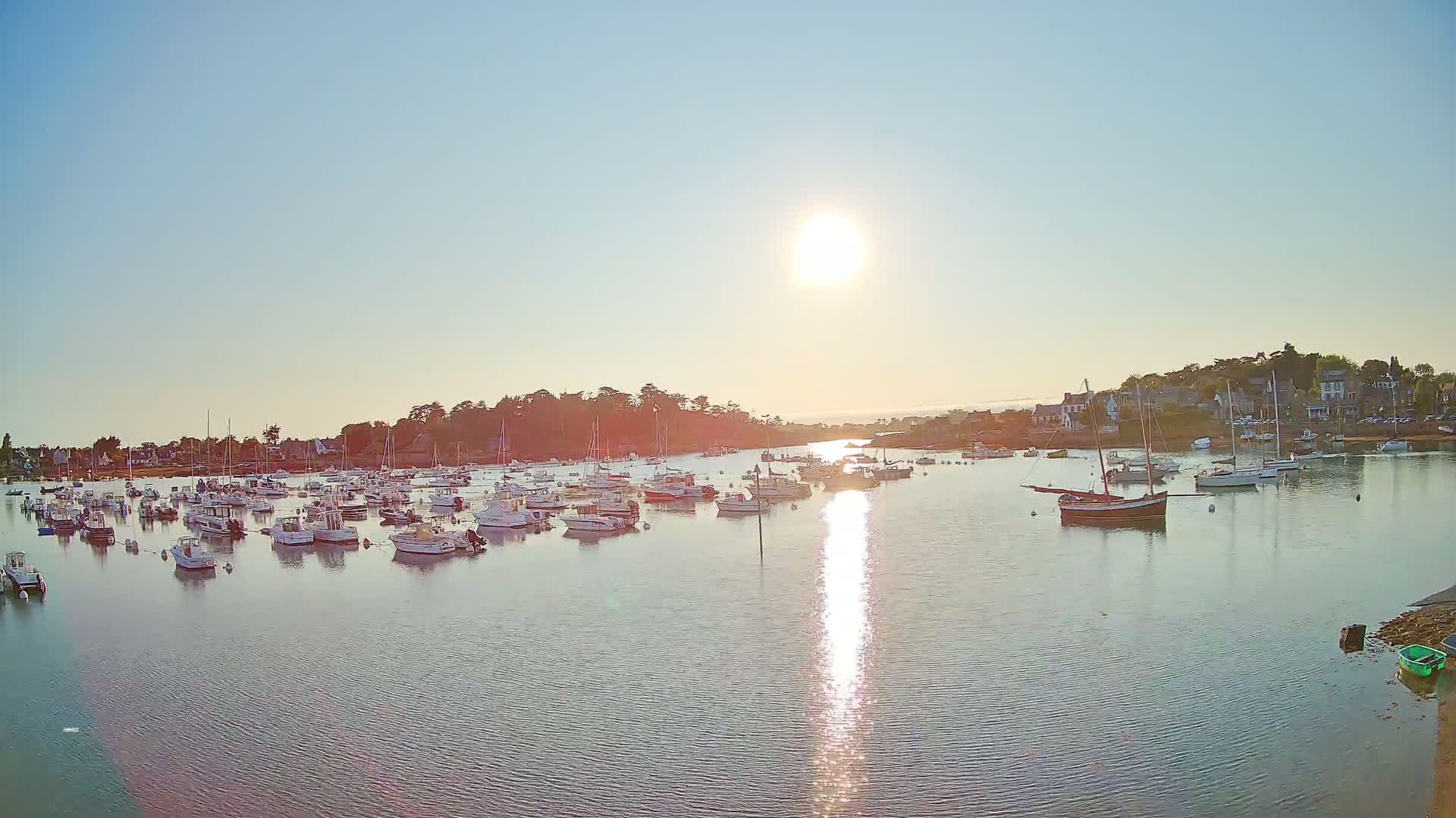 Port de Ploumanac'h Saint Perros-Guirec City View  Live Cam - Lannion, Cotes-d'Armor, Bretagne, France