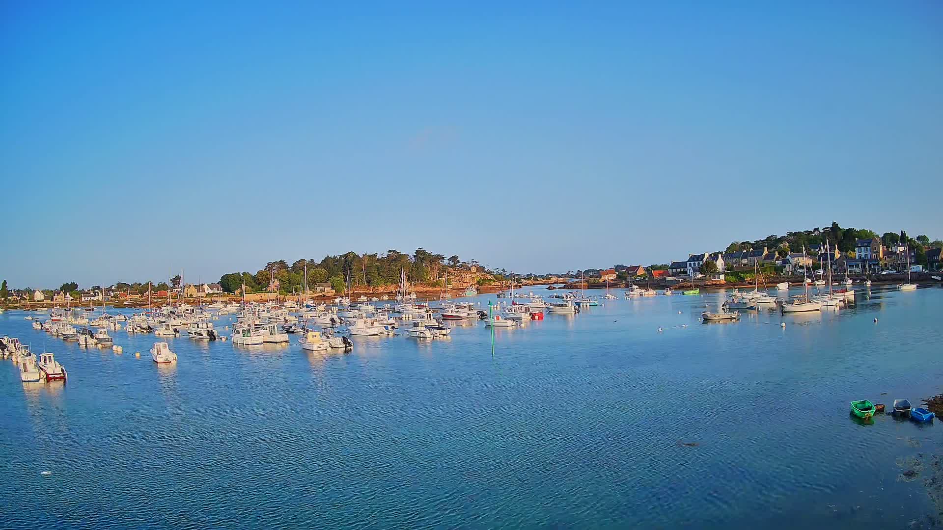 Port de Ploumanac'h Saint Perros-Guirec City View  Live Cam - Lannion, Cotes-d'Armor, Bretagne, France