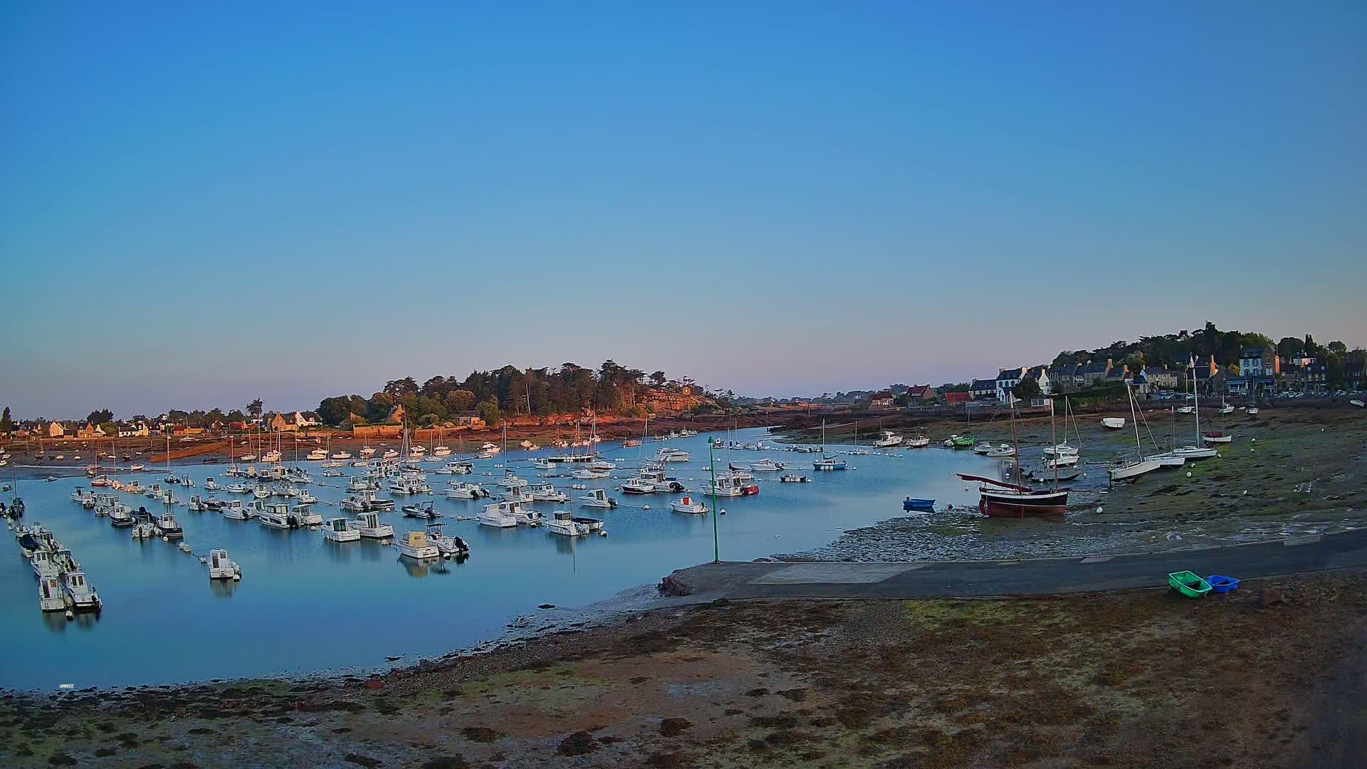 Port de Ploumanac'h Saint Perros-Guirec City View  Live Cam - Lannion, Cotes-d'Armor, Bretagne, France