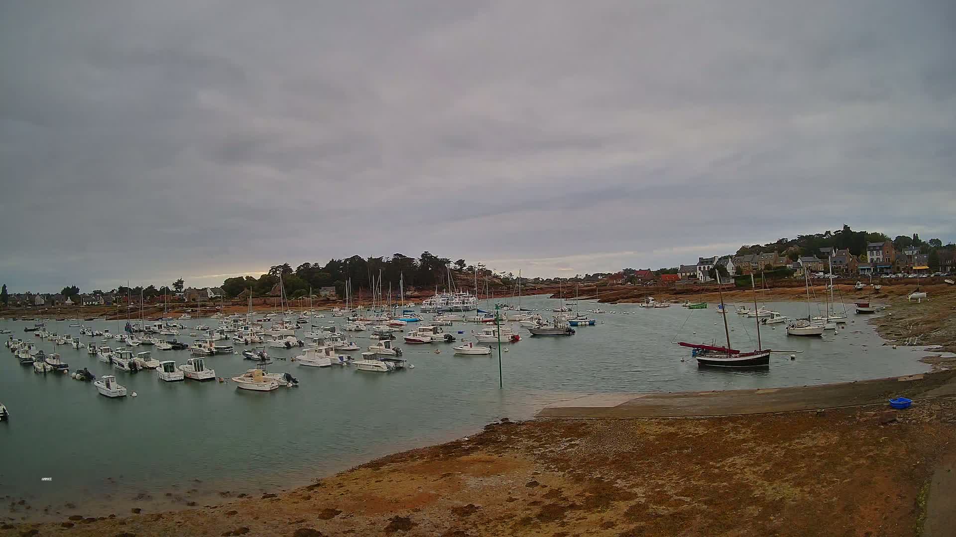 Port de Ploumanac'h Saint Perros-Guirec City View  Live Cam - Lannion, Cotes-d'Armor, Bretagne, France