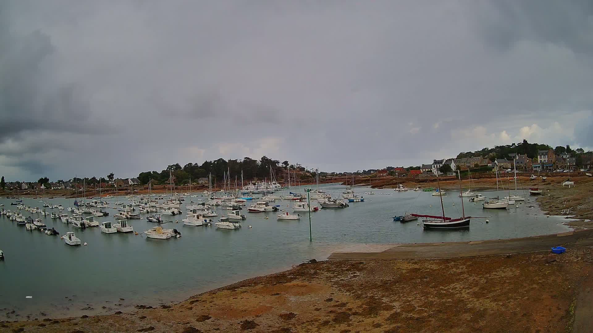 Port de Ploumanac'h Saint Perros-Guirec City View  Live Cam - Lannion, Cotes-d'Armor, Bretagne, France