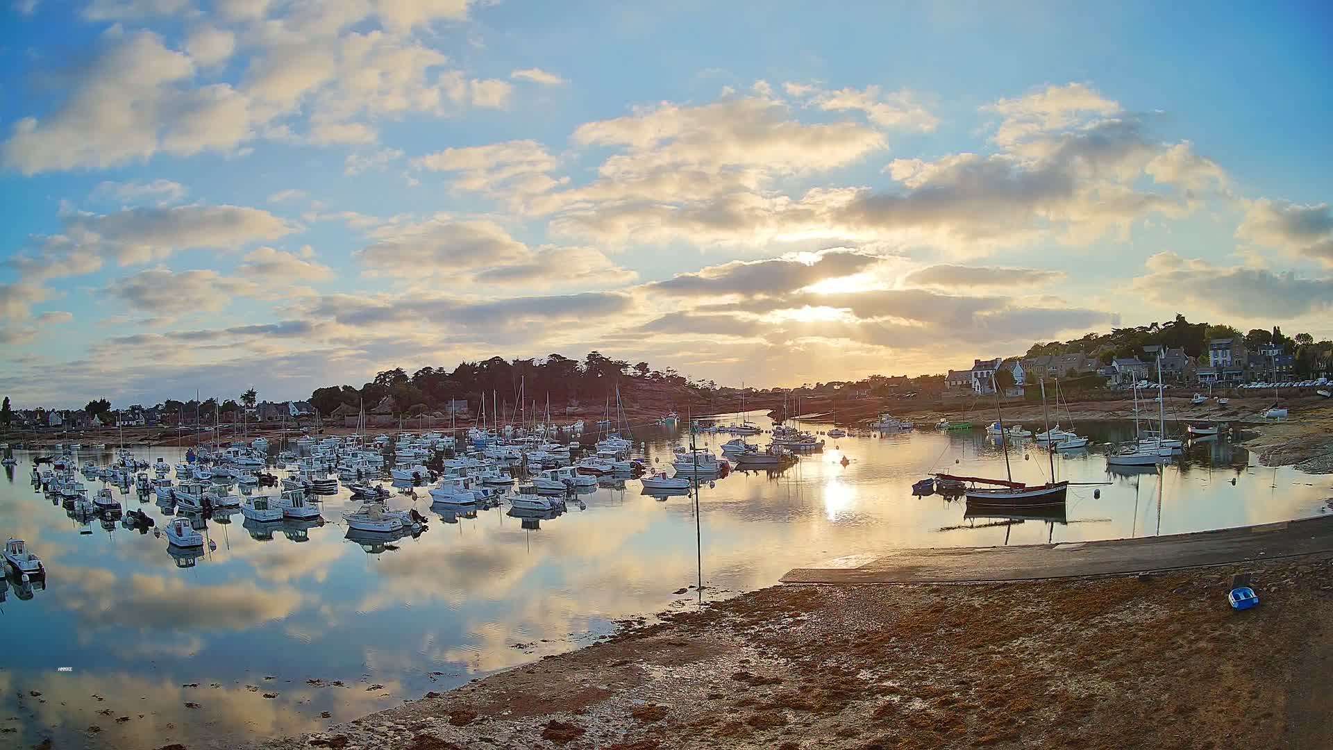 Port de Ploumanac'h Saint Perros-Guirec City View  Live Cam - Lannion, Cotes-d'Armor, Bretagne, France