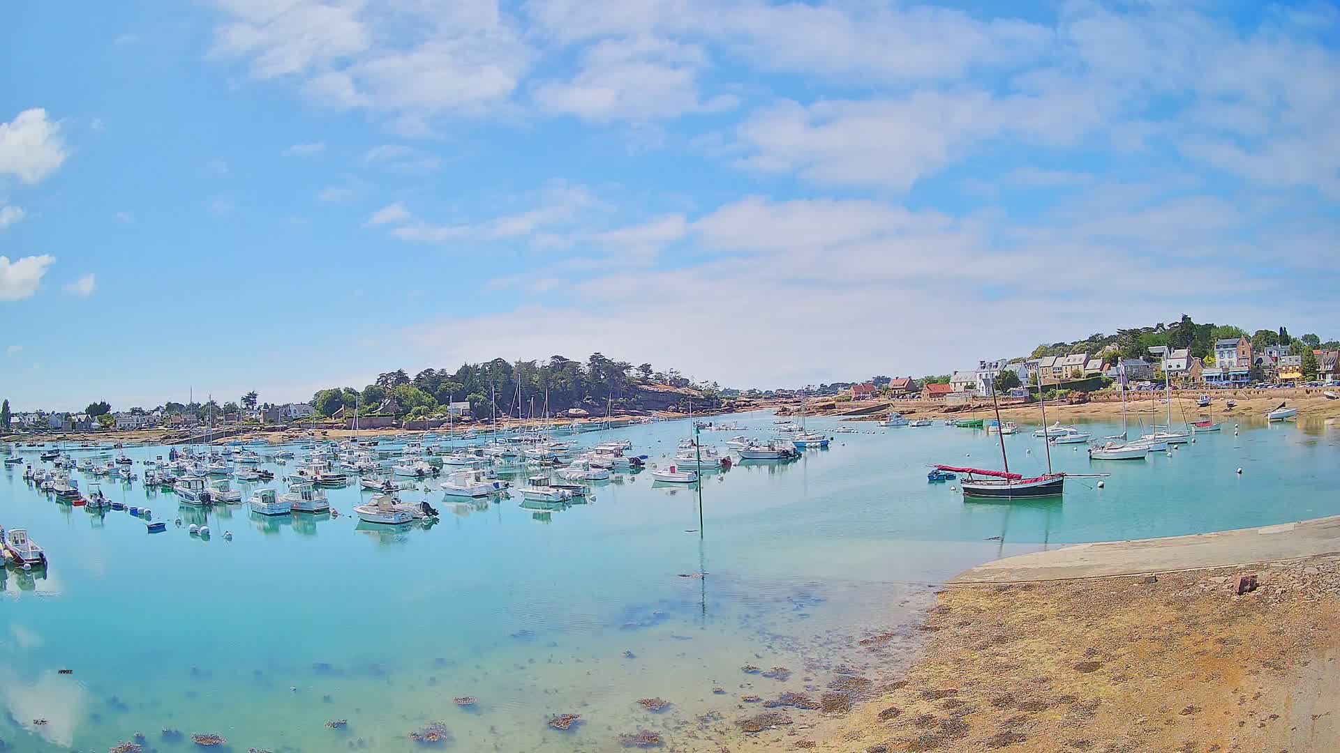 Port de Ploumanac'h Saint Perros-Guirec City View  Live Cam - Lannion, Cotes-d'Armor, Bretagne, France