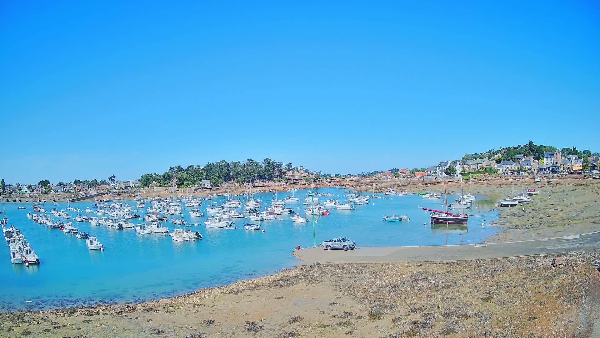 Port de Ploumanac'h Saint Perros-Guirec City View  Live Cam - Lannion, Cotes-d'Armor, Bretagne, France