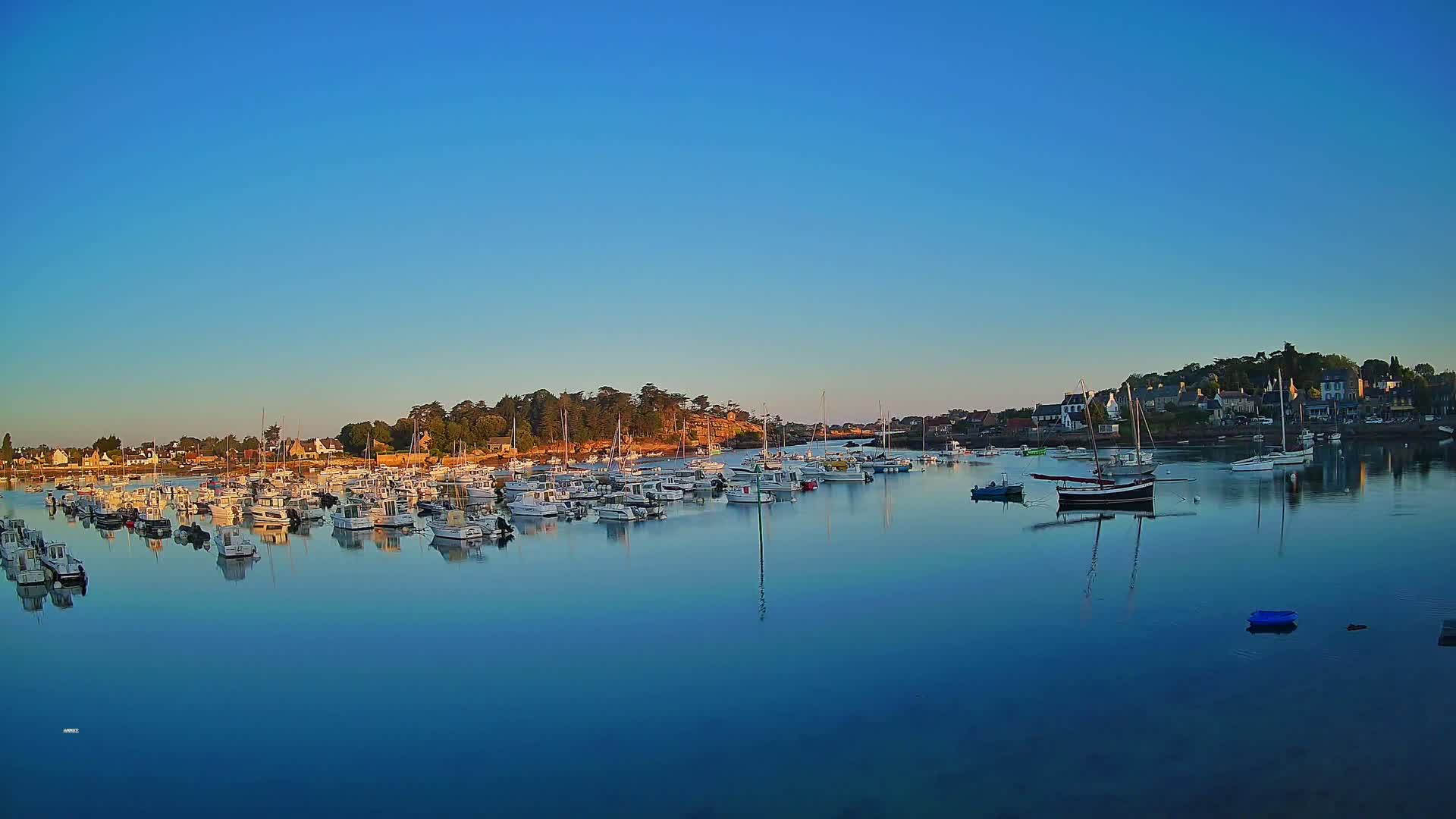 Port de Ploumanac'h Saint Perros-Guirec City View  Live Cam - Lannion, Cotes-d'Armor, Bretagne, France