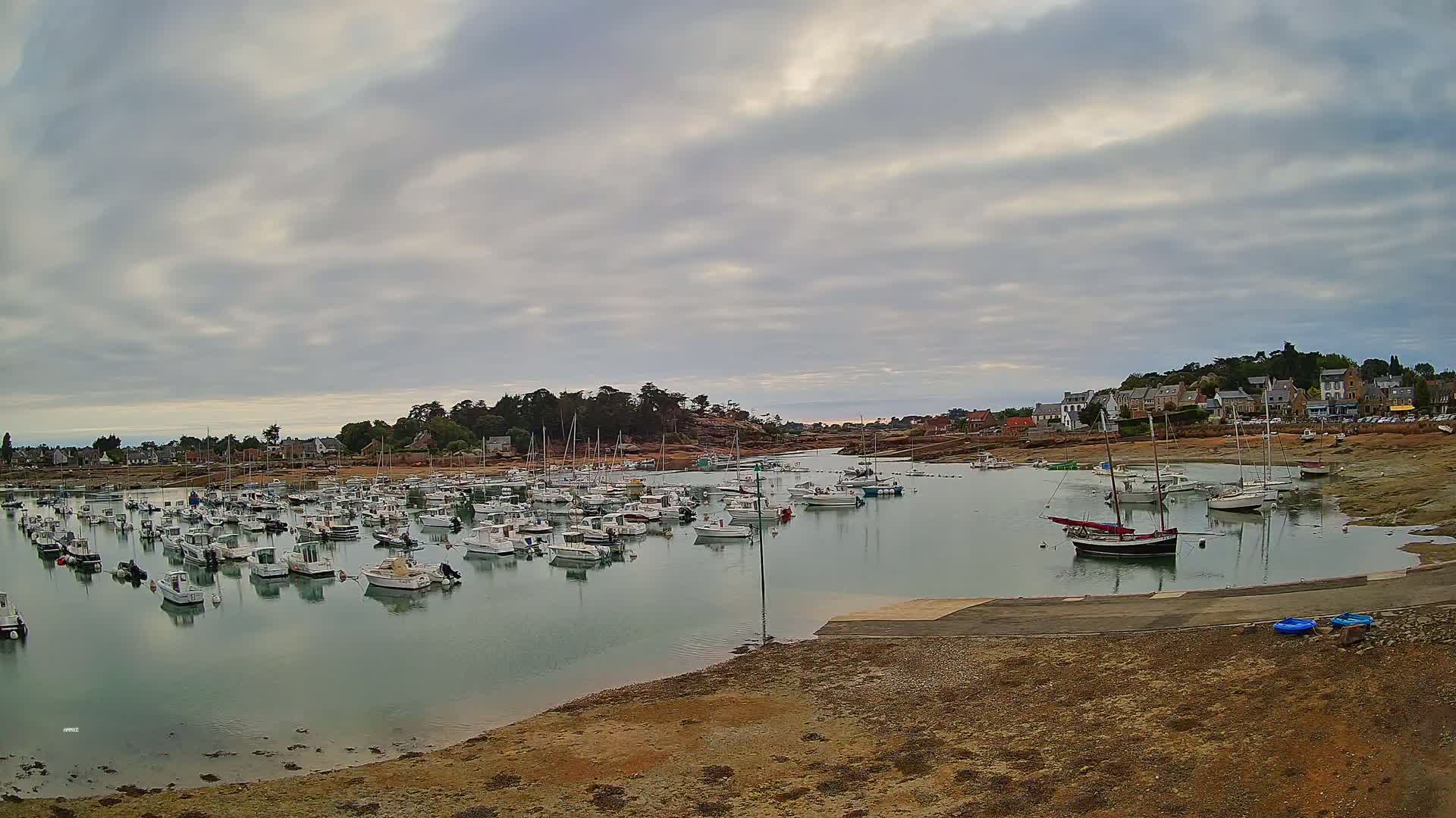 Port de Ploumanac'h Saint Perros-Guirec City View  Live Cam - Lannion, Cotes-d'Armor, Bretagne, France