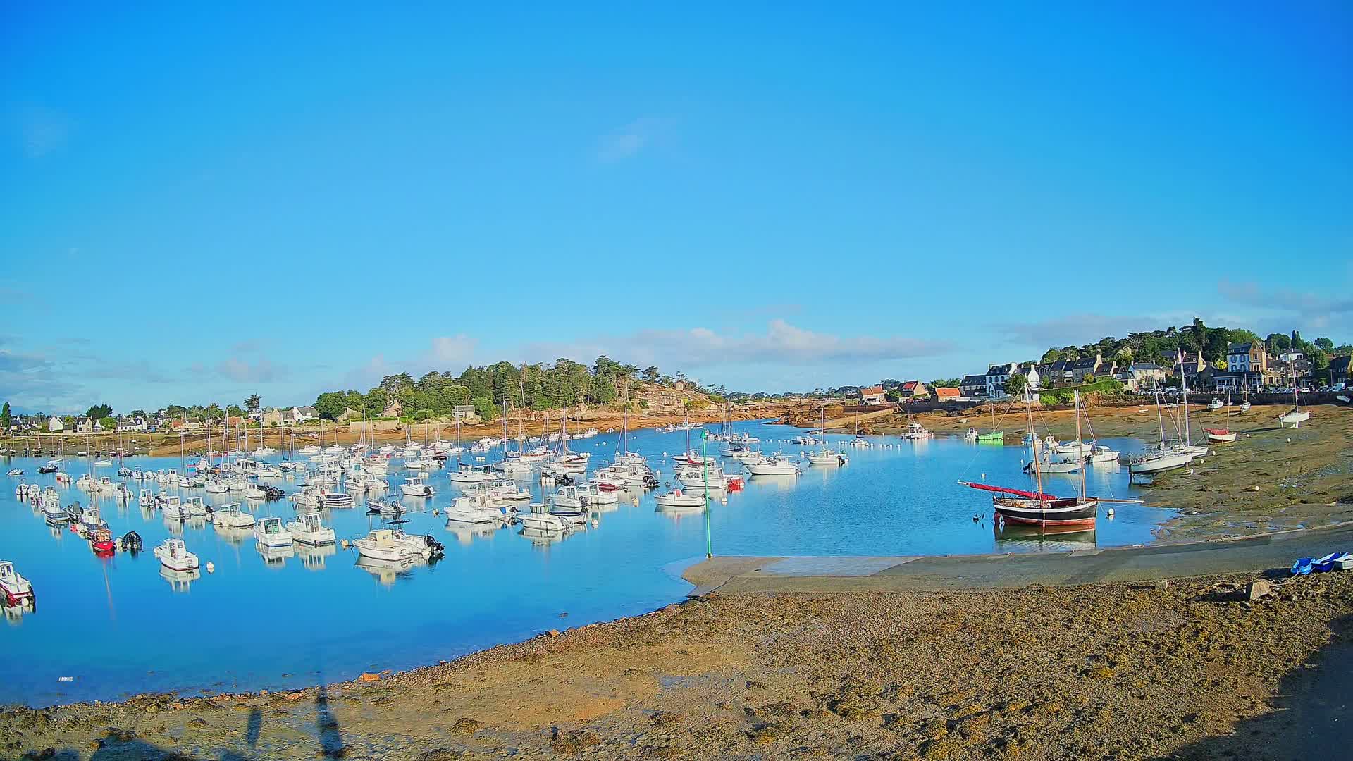 Port de Ploumanac'h Saint Perros-Guirec City View  Live Cam - Lannion, Cotes-d'Armor, Bretagne, France