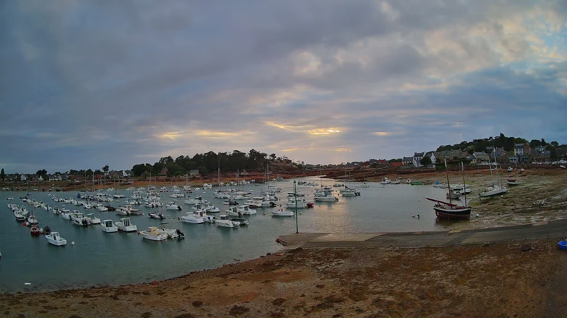 Port de Ploumanac'h Saint Perros-Guirec City View  Live Cam - Lannion, Cotes-d'Armor, Bretagne, France