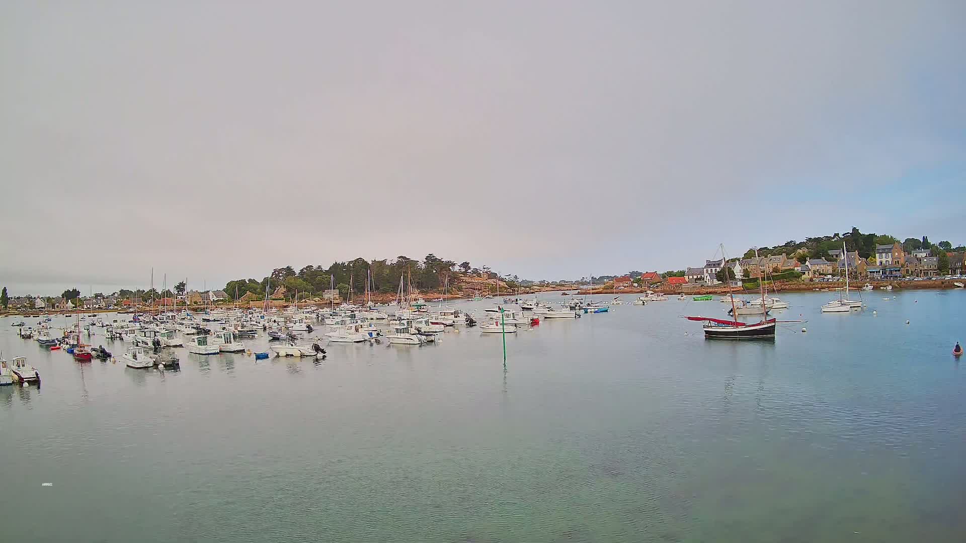 Port de Ploumanac'h Saint Perros-Guirec City View  Live Cam - Lannion, Cotes-d'Armor, Bretagne, France