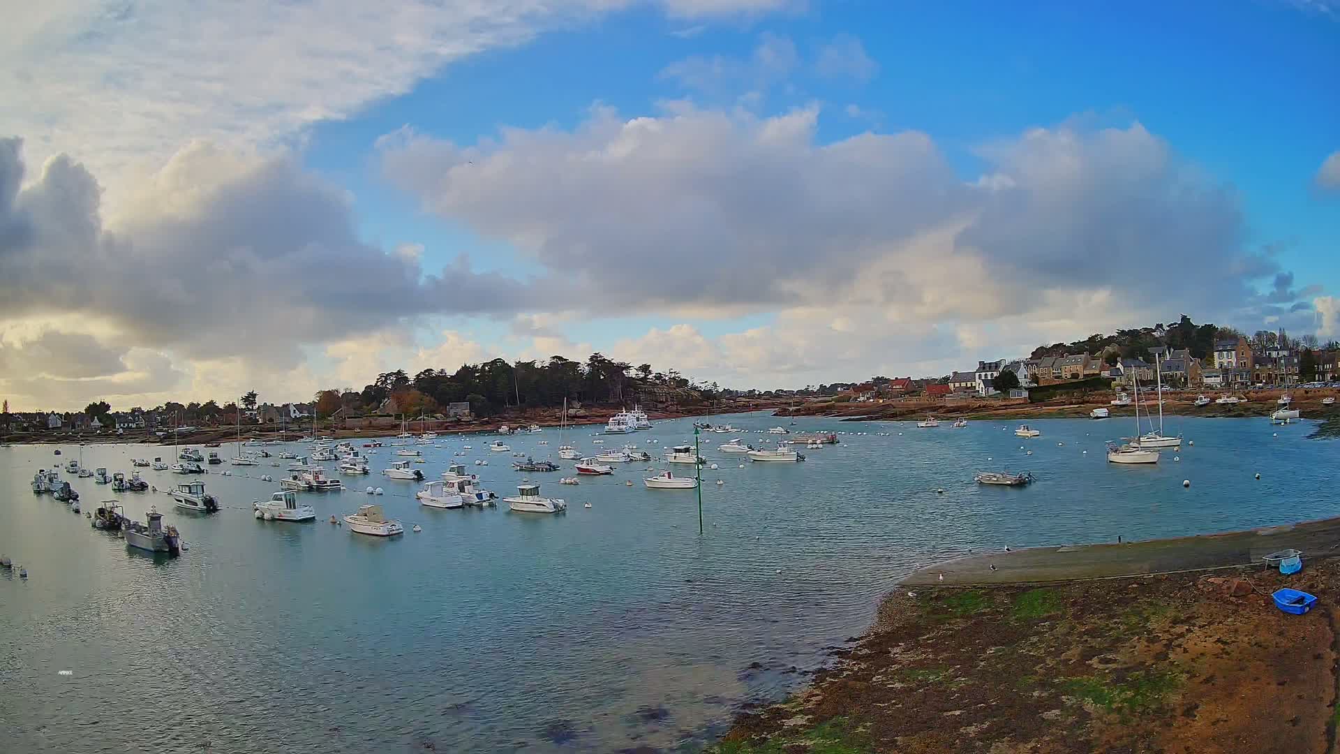Port de Ploumanac'h Saint Perros-Guirec City View  Live Cam - Lannion, Cotes-d'Armor, Bretagne, France