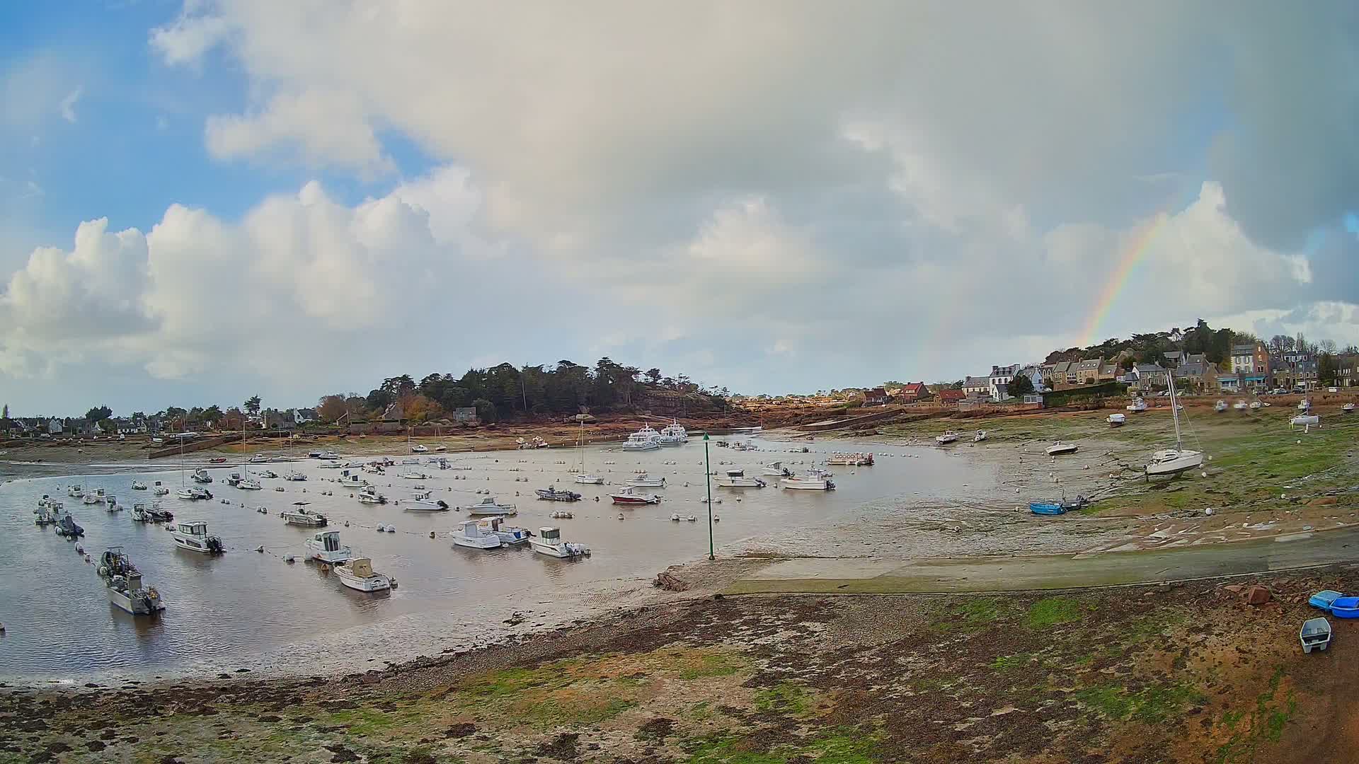 Port de Ploumanac'h Saint Perros-Guirec City View  Live Cam - Lannion, Cotes-d'Armor, Bretagne, France
