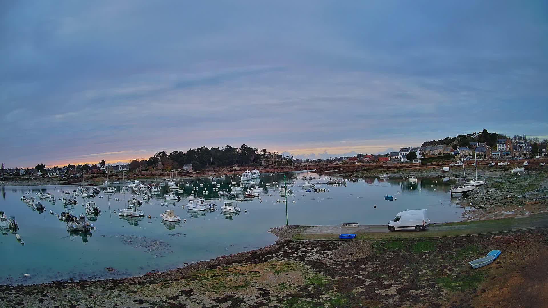 Port de Ploumanac'h Saint Perros-Guirec City View  Live Cam - Lannion, Cotes-d'Armor, Bretagne, France