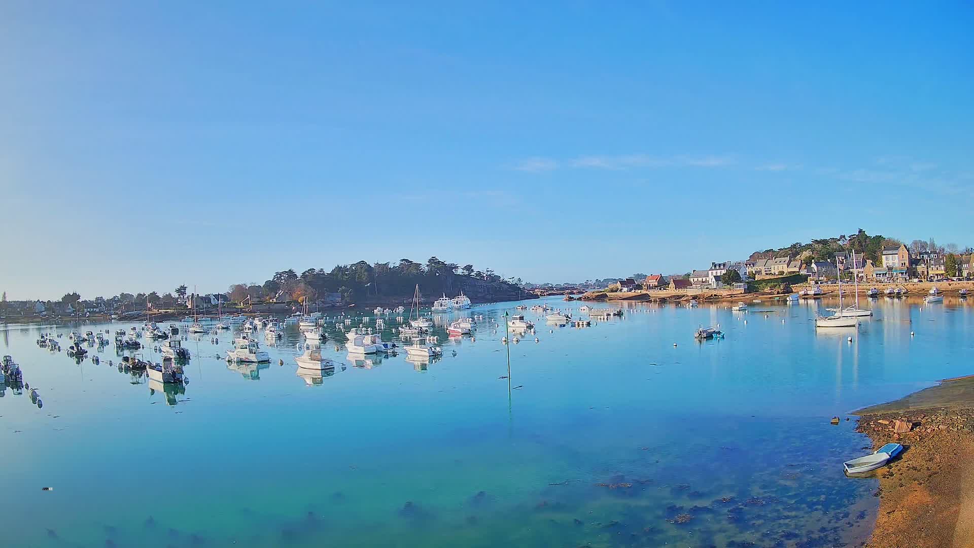 Port de Ploumanac'h Saint Perros-Guirec City View  Live Cam - Lannion, Cotes-d'Armor, Bretagne, France