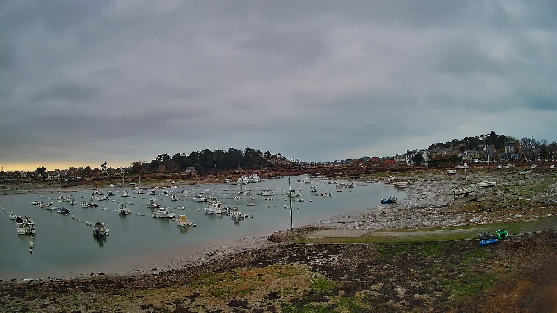 Port de Ploumanac'h Saint Perros-Guirec City View  Live Cam - Lannion, Cotes-d'Armor, Bretagne, France