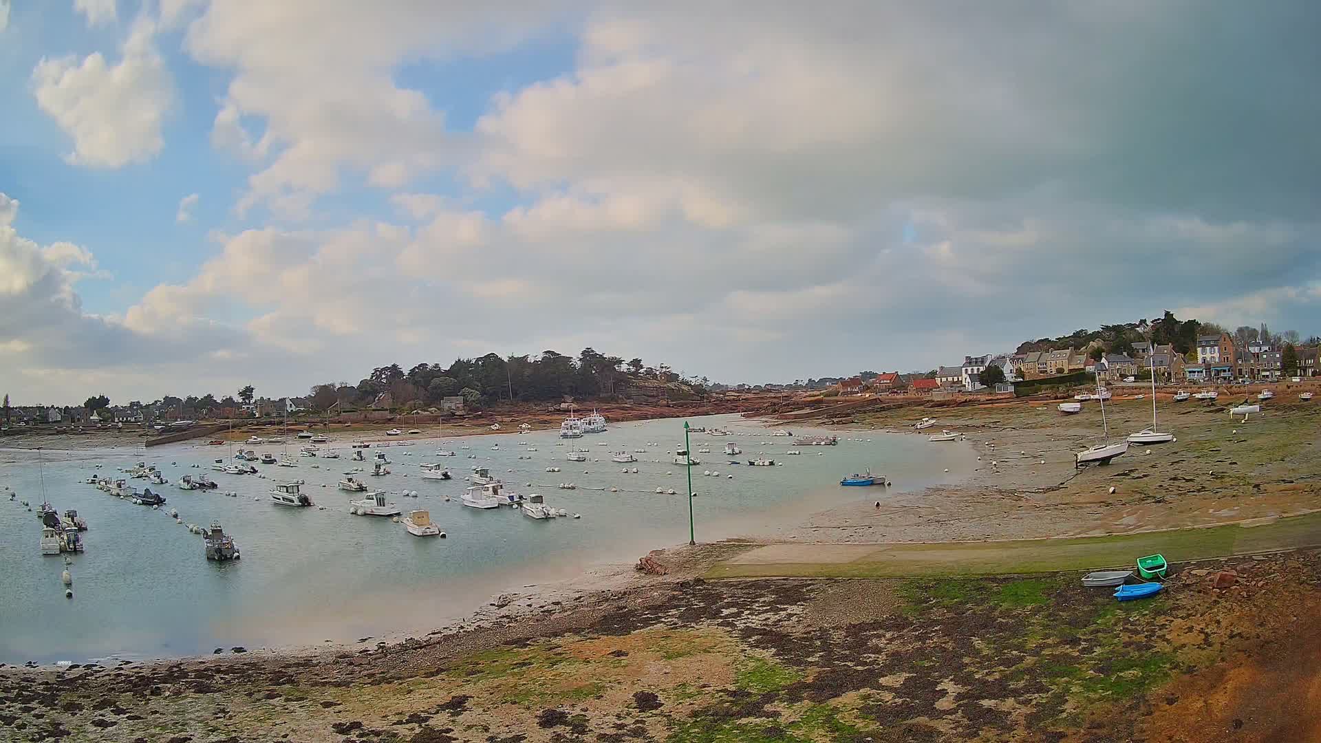 Port de Ploumanac'h Saint Perros-Guirec City View  Live Cam - Lannion, Cotes-d'Armor, Bretagne, France