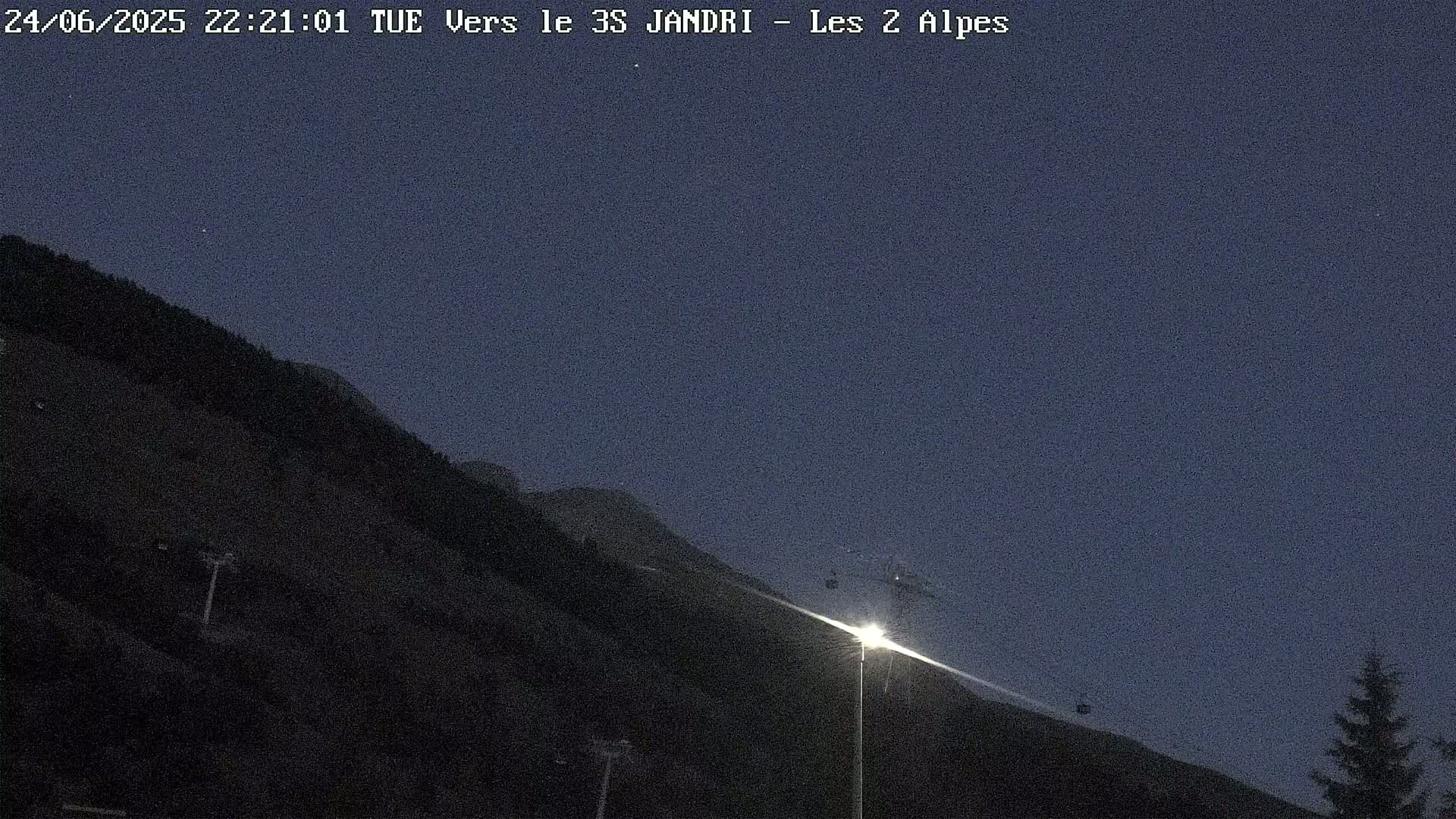 French Alps, Les deux Alpes Ski Slopes Live Cam - Grenoble, Isere, Auvergne-Rhone-Alpes, France