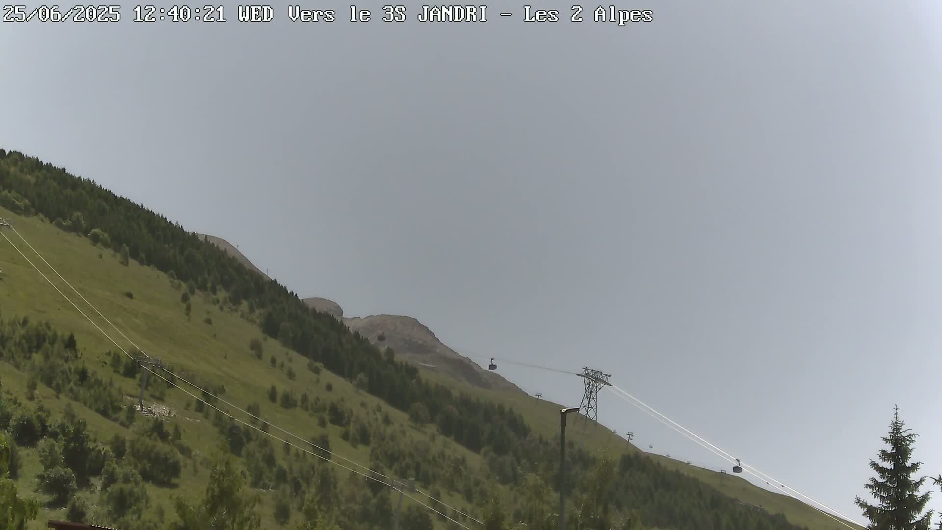 French Alps, Les deux Alpes Ski Slopes Live Cam - Grenoble, Isere, Auvergne-Rhone-Alpes, France