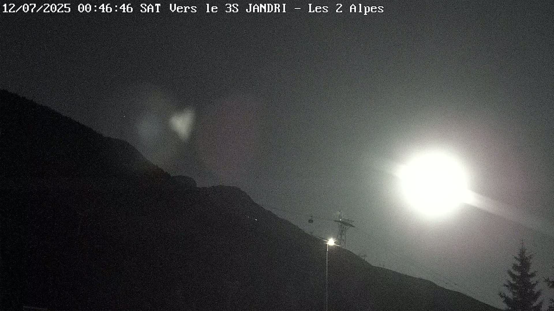 French Alps, Les deux Alpes Ski Slopes Live Cam - Grenoble, Isere, Auvergne-Rhone-Alpes, France