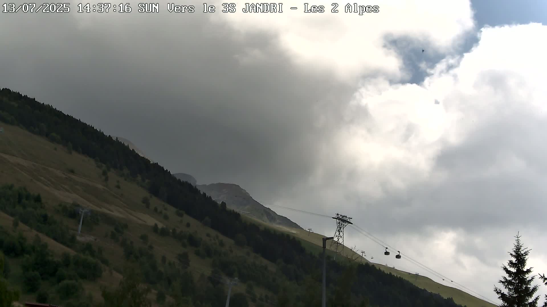 French Alps, Les deux Alpes Ski Slopes Live Cam - Grenoble, Isere, Auvergne-Rhone-Alpes, France