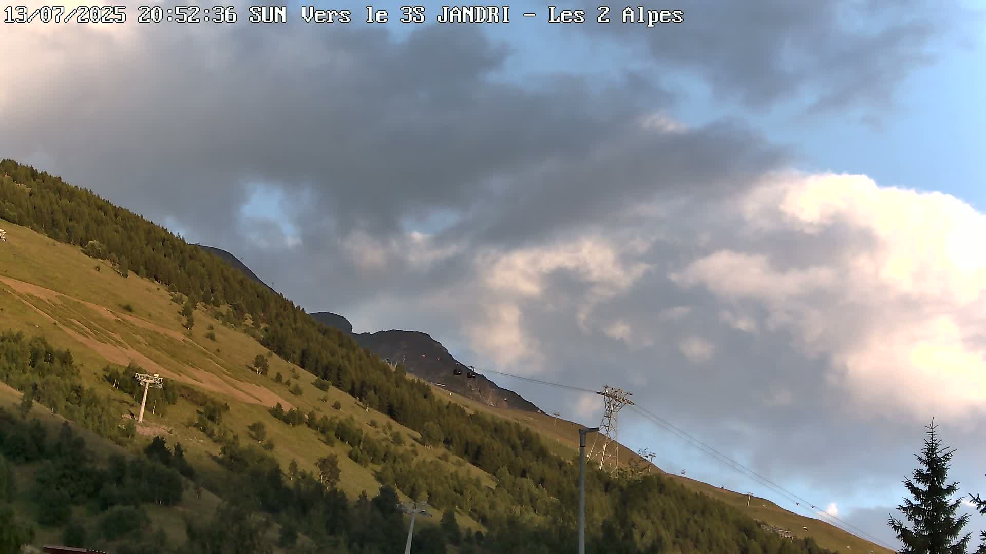 French Alps, Les deux Alpes Ski Slopes Live Cam - Grenoble, Isere, Auvergne-Rhone-Alpes, France