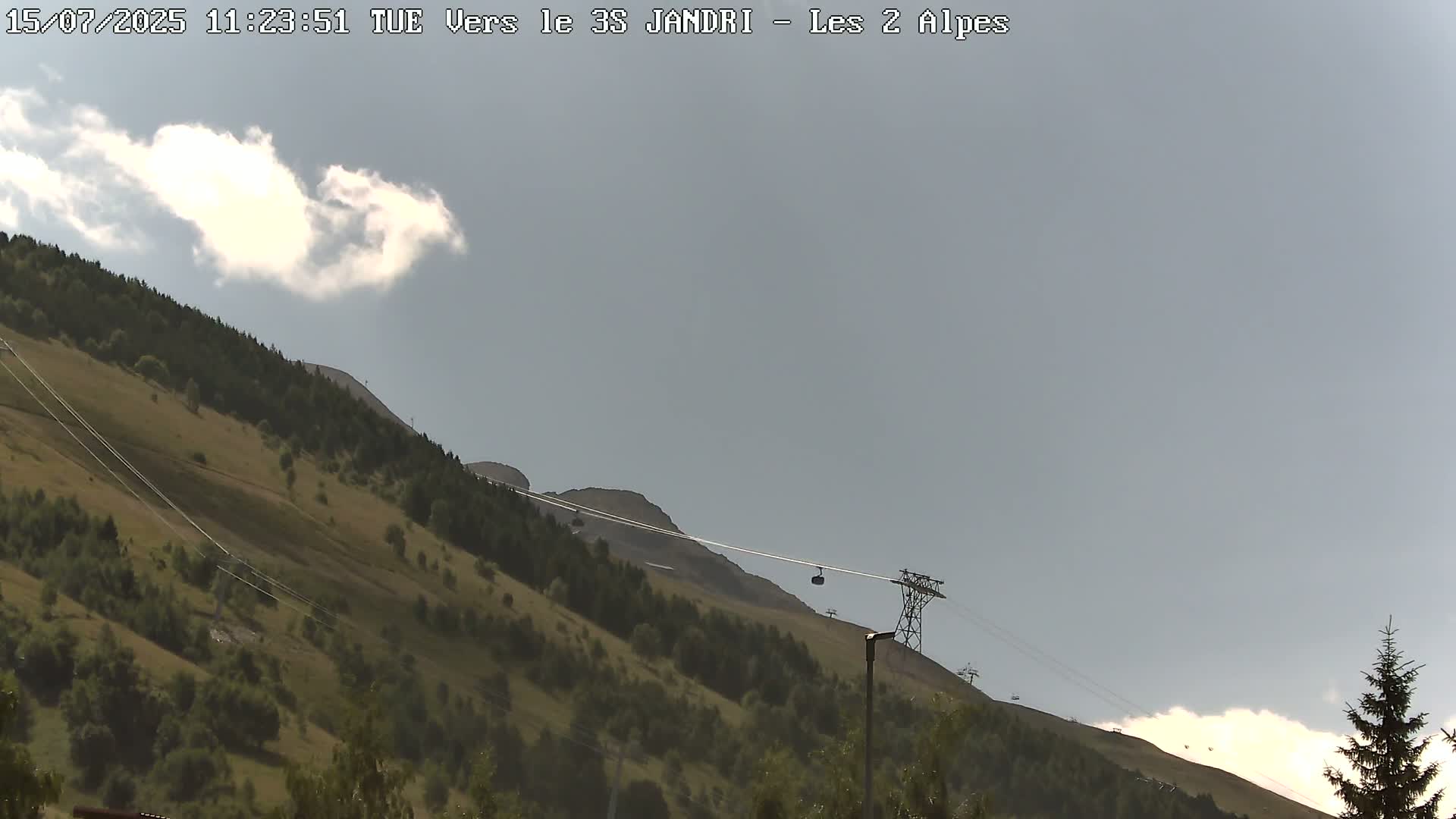 French Alps, Les deux Alpes Ski Slopes Live Cam - Grenoble, Isere, Auvergne-Rhone-Alpes, France