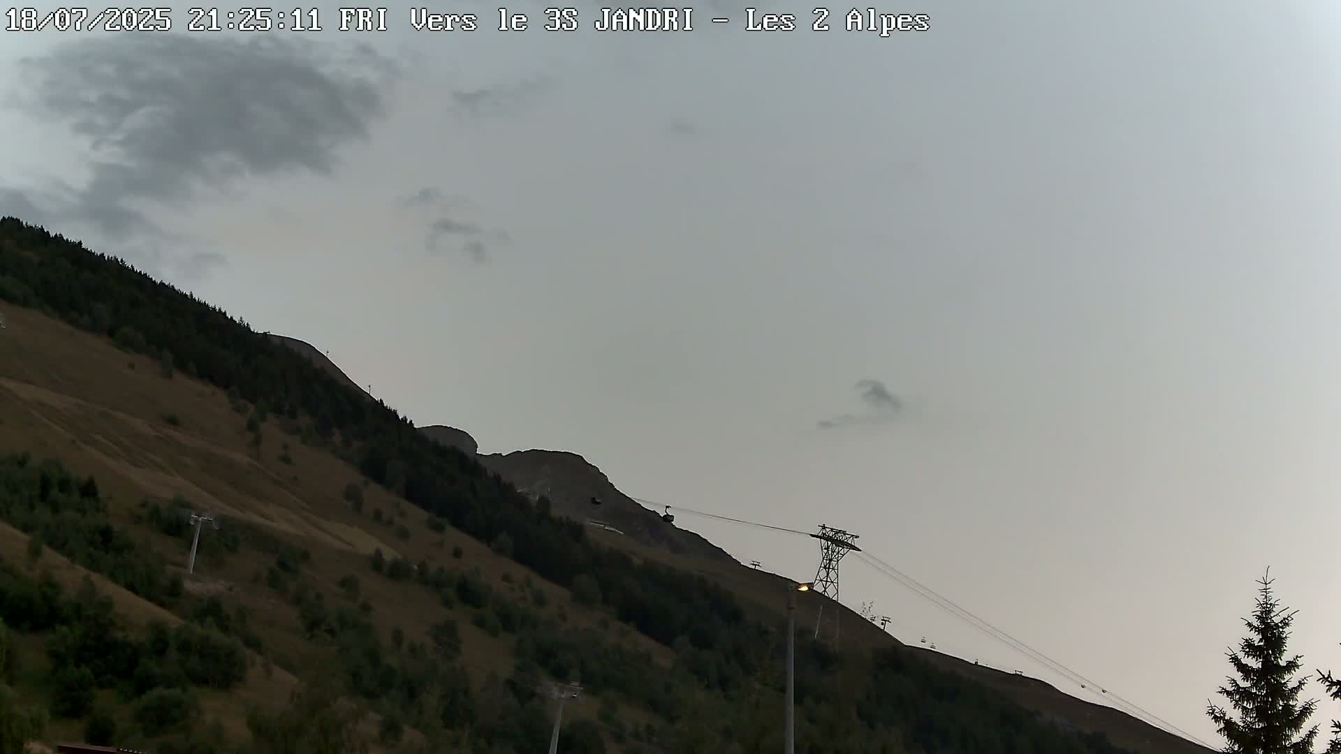 French Alps, Les deux Alpes Ski Slopes Live Cam - Grenoble, Isere, Auvergne-Rhone-Alpes, France