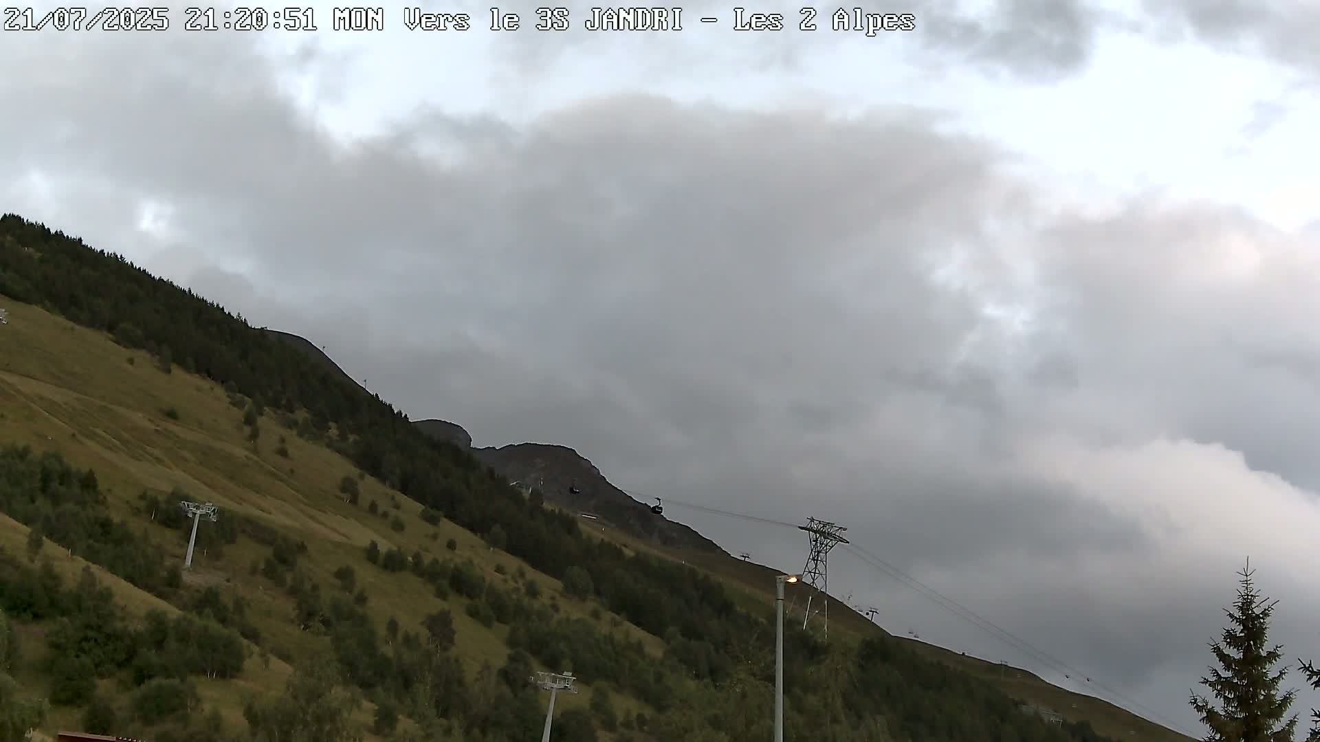 French Alps, Les deux Alpes Ski Slopes Live Cam - Grenoble, Isere, Auvergne-Rhone-Alpes, France