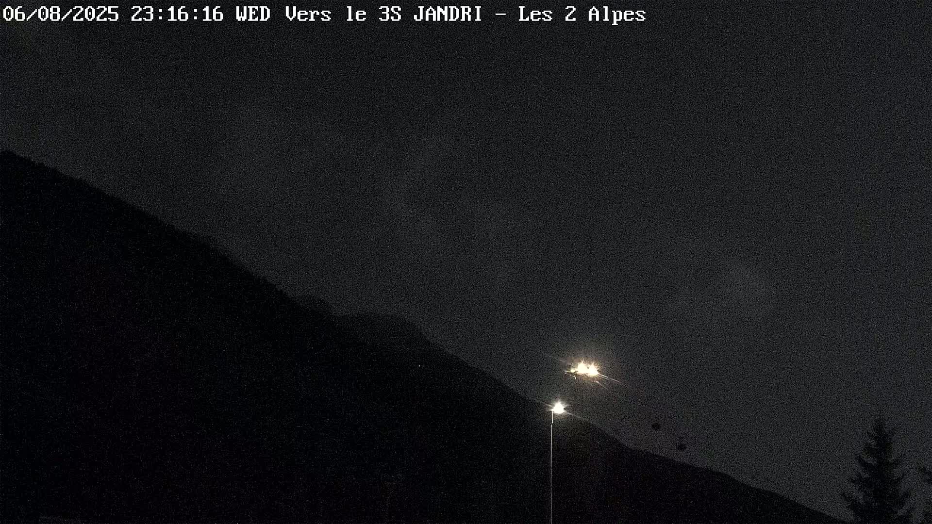 French Alps, Les deux Alpes Ski Slopes Live Cam - Grenoble, Isere, Auvergne-Rhone-Alpes, France