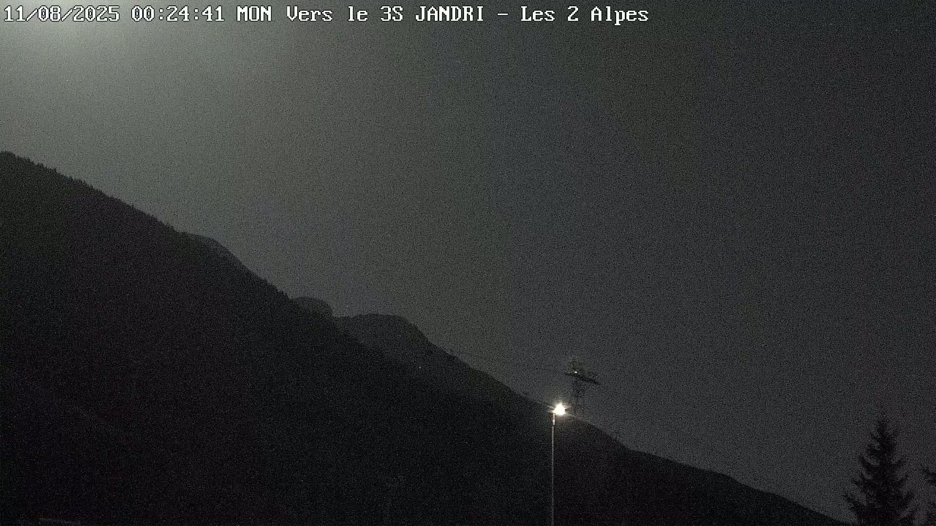 French Alps, Les deux Alpes Ski Slopes Live Cam - Grenoble, Isere, Auvergne-Rhone-Alpes, France
