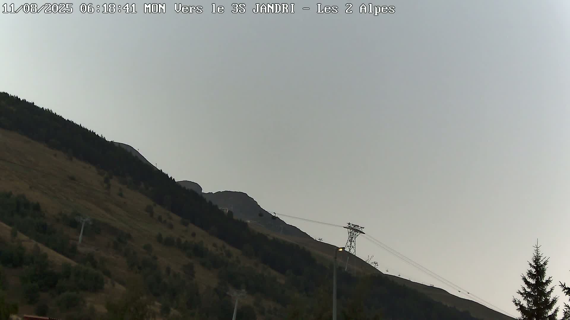 French Alps, Les deux Alpes Ski Slopes Live Cam - Grenoble, Isere, Auvergne-Rhone-Alpes, France