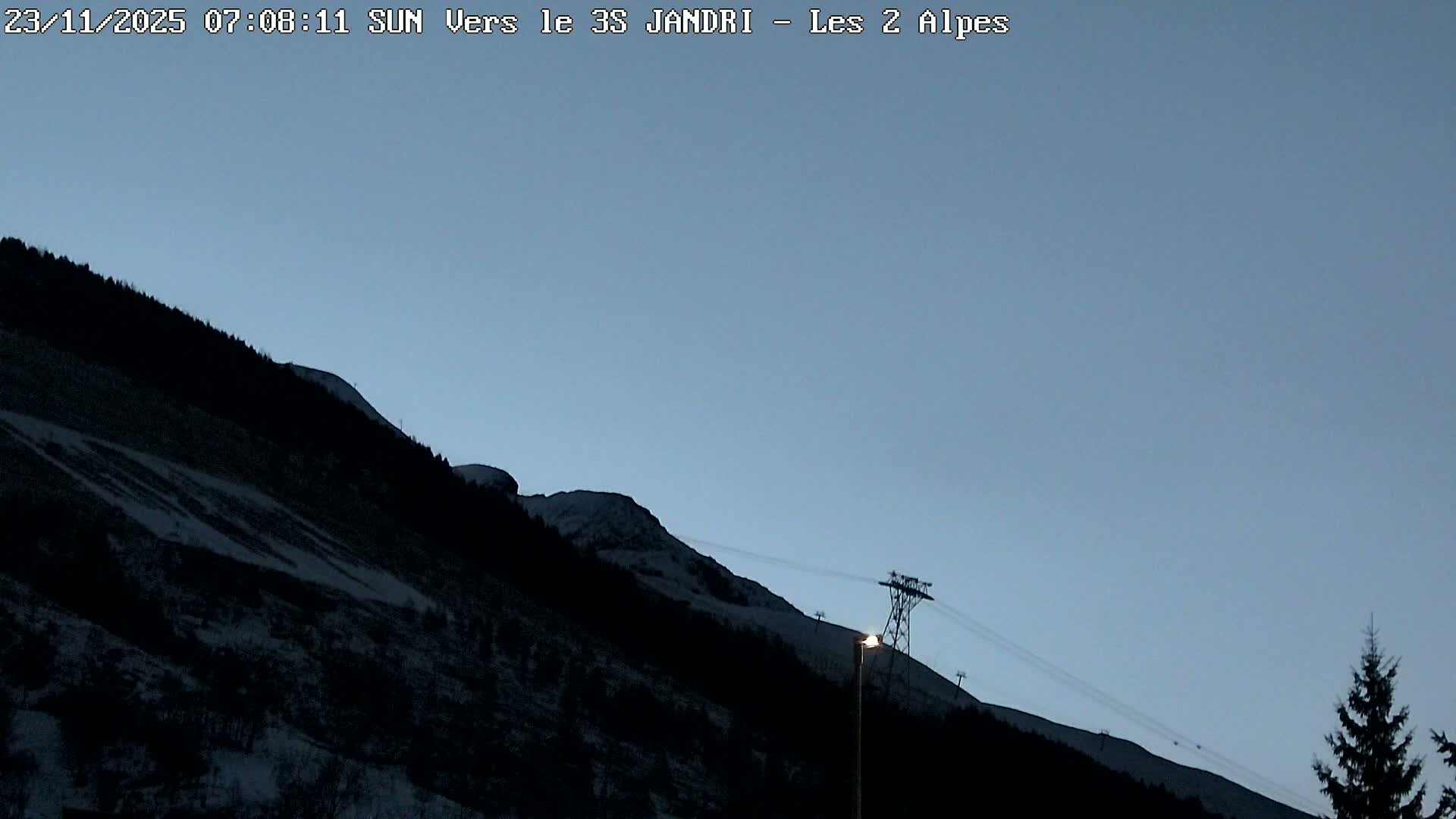 French Alps, Les deux Alpes Ski Slopes Live Cam - Grenoble, Isere, Auvergne-Rhone-Alpes, France