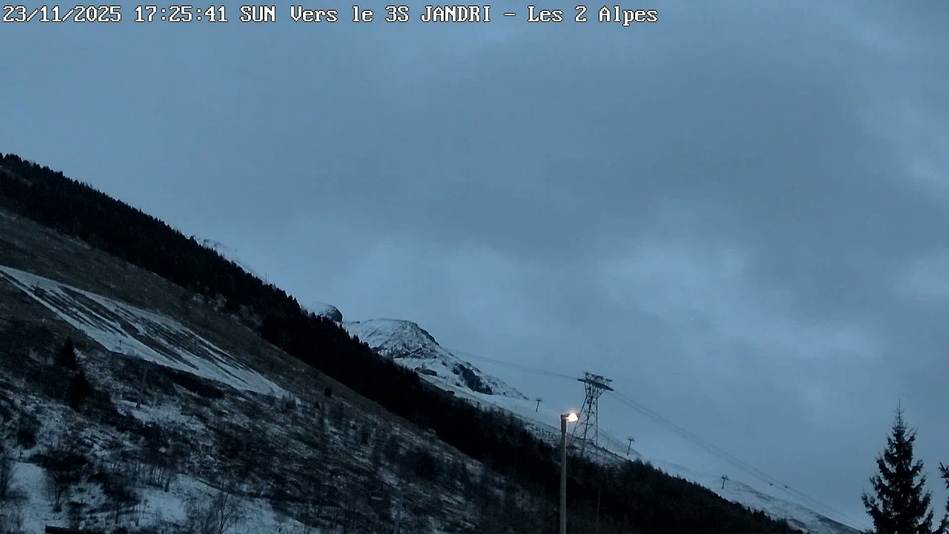 French Alps, Les deux Alpes Ski Slopes Live Cam - Grenoble, Isere, Auvergne-Rhone-Alpes, France