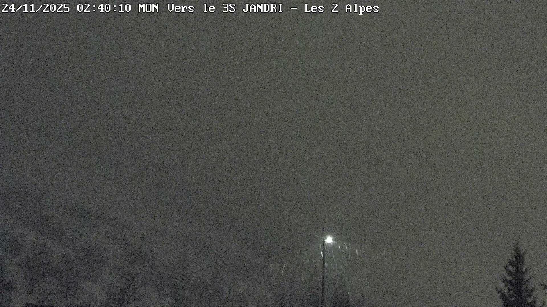 French Alps, Les deux Alpes Ski Slopes Live Cam - Grenoble, Isere, Auvergne-Rhone-Alpes, France